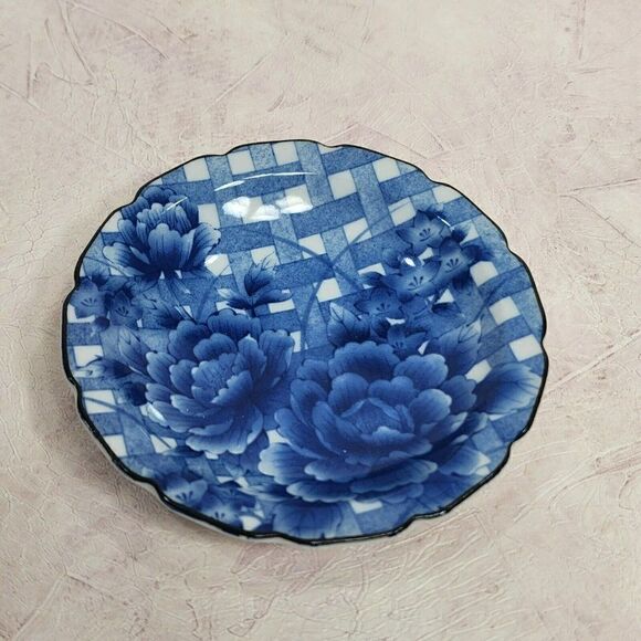 Vintage Takahashi blue & white 4.5" Floral trinket dish - Picture 1 of 5